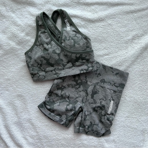 GYMSHARK Adapt Camo Seamless Sports Bra and Shorts – Green - Picture 1 of 11